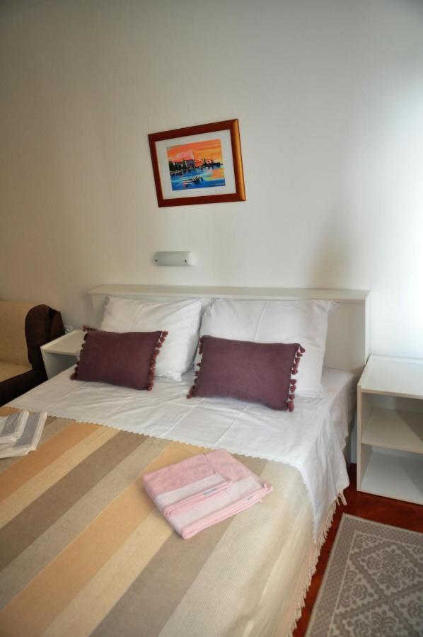 Rose Rooms At Island Of Rab Banjol Exterior foto