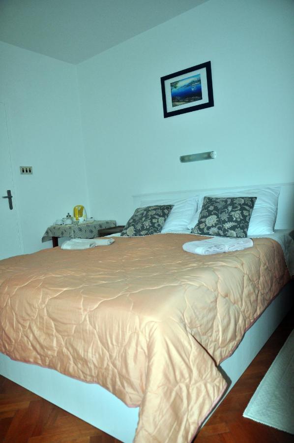 Rose Rooms At Island Of Rab Banjol Exterior foto